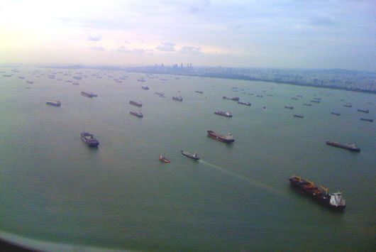 20090219-singapore-idle-ships.jpg