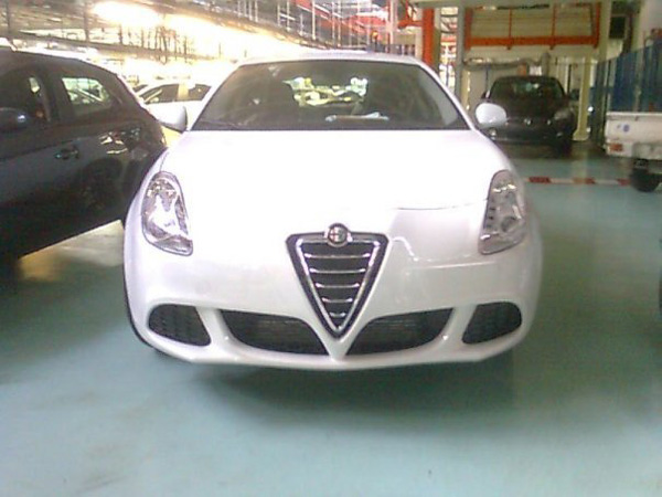 Alfa_Romeo_Milano2.jpg